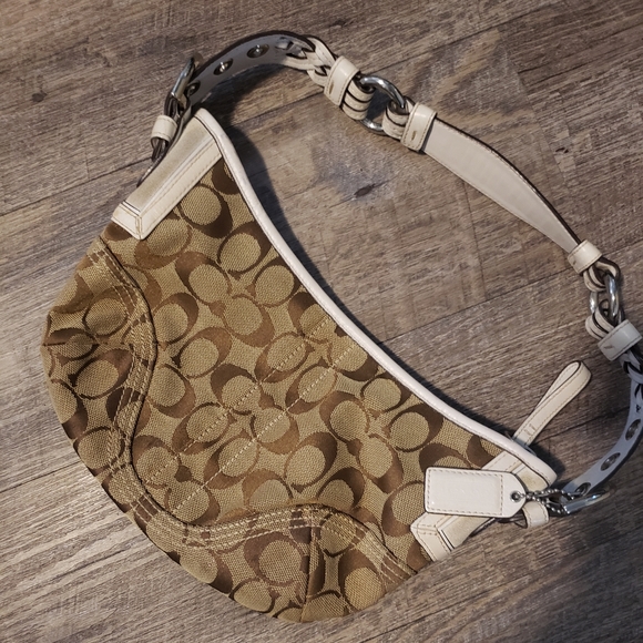 Small Coach purse - Picture 1 of 5